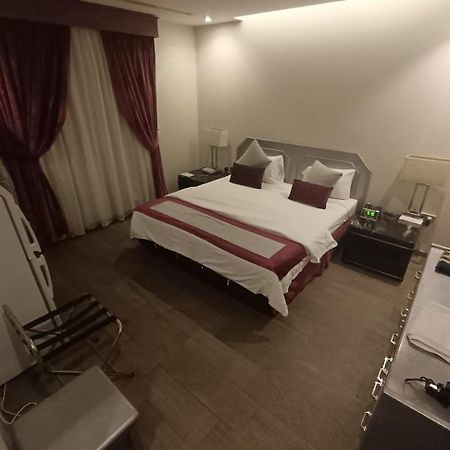 Sixty Three Hotel Suites Riadh Exterior foto