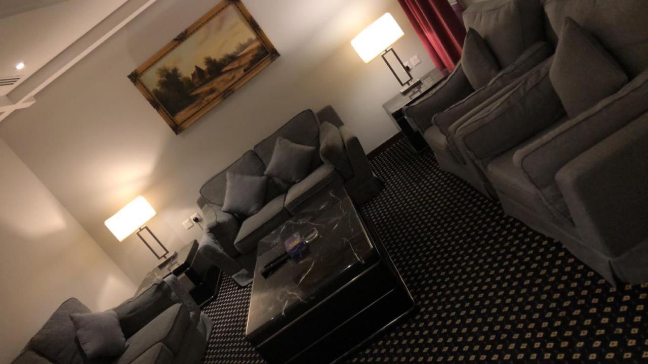 Sixty Three Hotel Suites Riadh Exterior foto