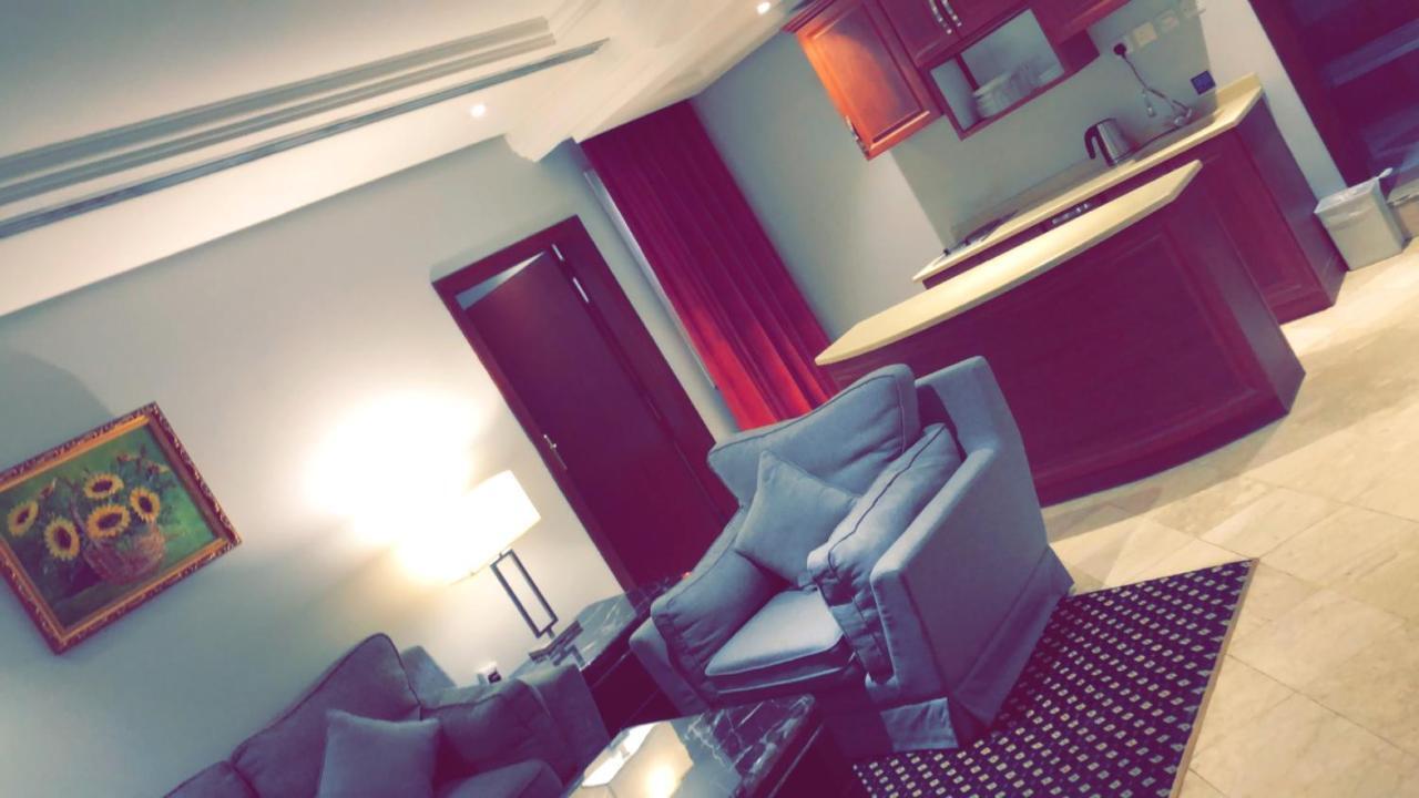 Sixty Three Hotel Suites Riadh Exterior foto